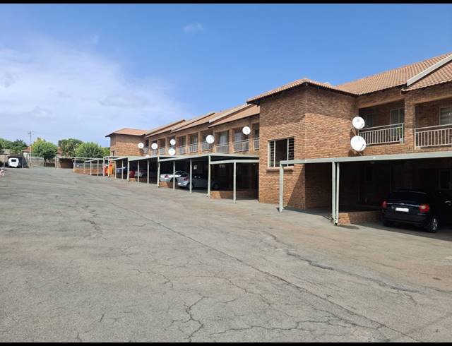 2 BEDROOM SECTIONAL TITLE FOR SALE IN WENTWORTH PARK